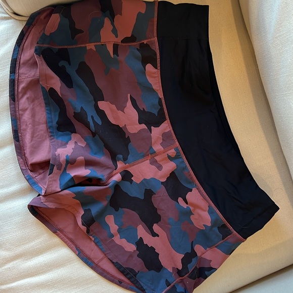 LULU camo short liner cut out - Picture 3 of 5